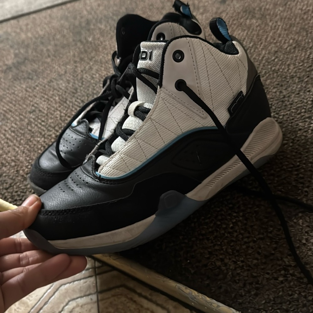 Shoes size 4 good condition